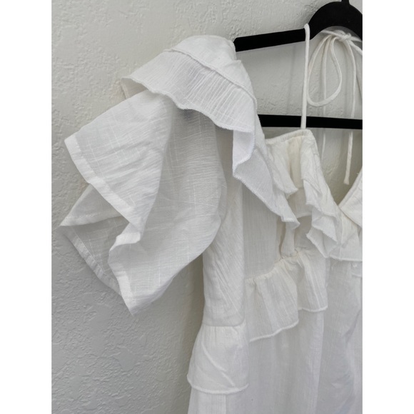 Adorable off the shoulders ruffled halter - Picture 3 of 8